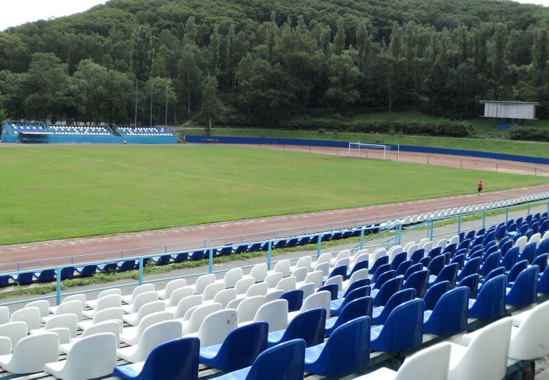 ملف:Stadium in Nakhodka.JPG