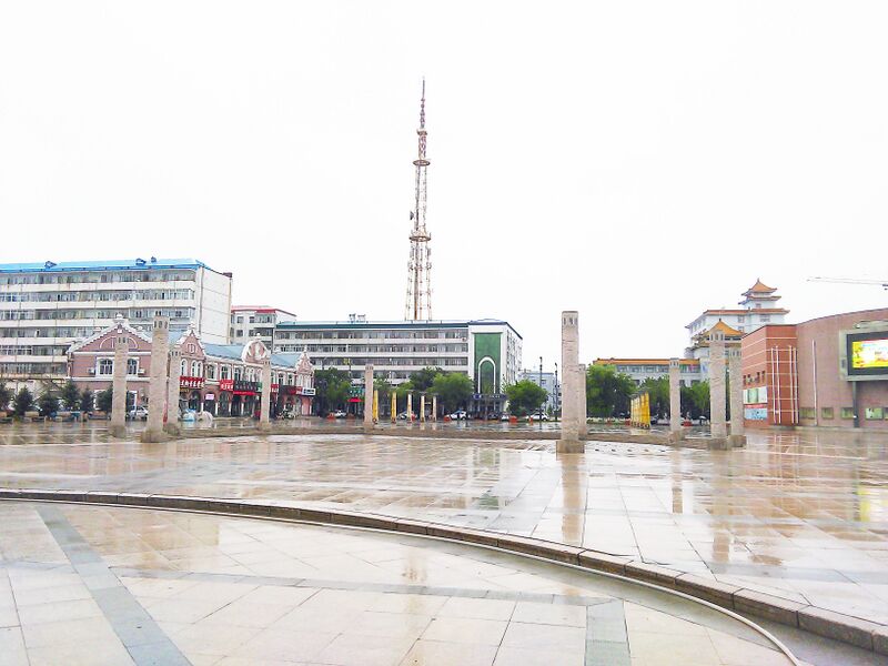 ملف:杜蒙县 草原广场 2017.jpg