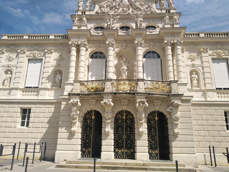 ملف:Schloss (1).jpg