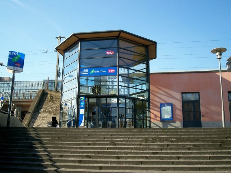 ملف:Gare Nogentleperreux.JPG