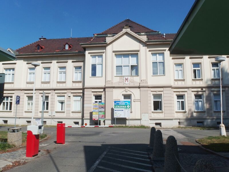 ملف:Přerov, nemocnice, hlavní budova.JPG