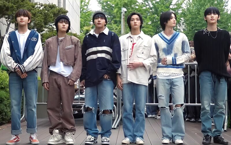 ملف:230602 BOYNEXTDOOR (보이넥스트도어).jpg