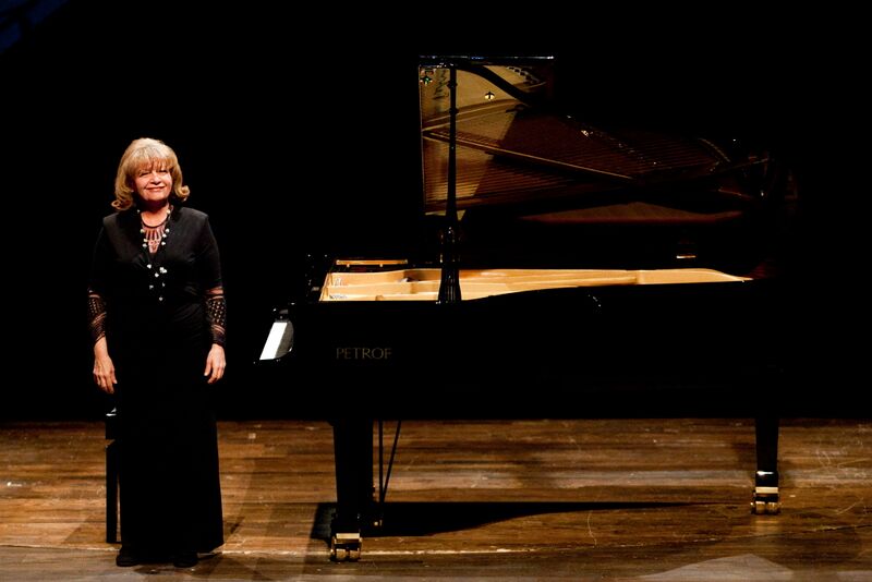 ملف:İdil Biret (7092905573).jpg