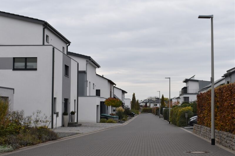 ملف:2021-11-06 Katharina-Behrend-Weg 02.JPG