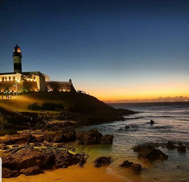 ملف:Farol da Barra entardecer.jpg