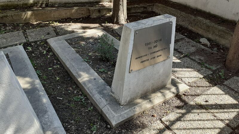 ملف:Grave of Ayşe Şasa.jpg