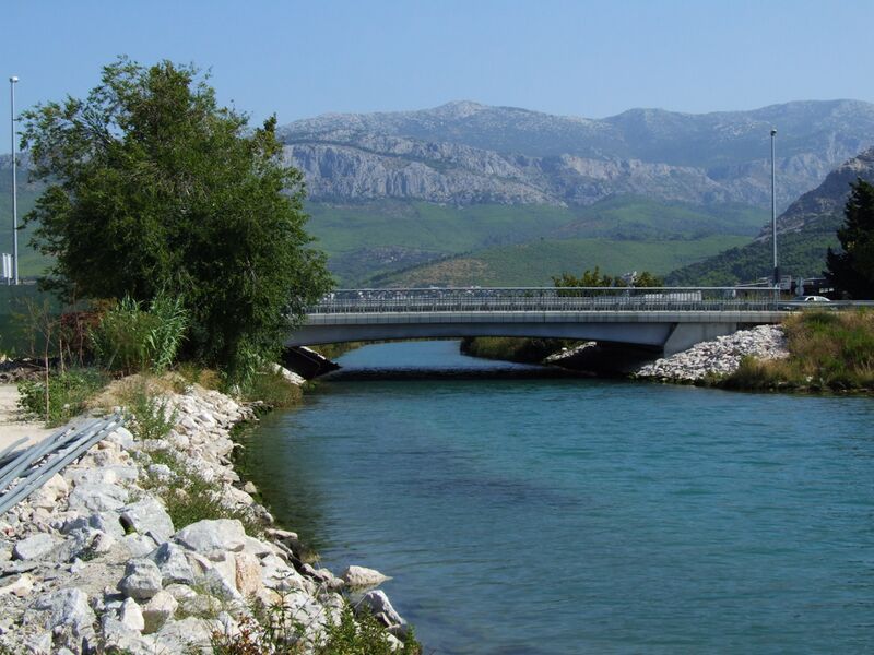 ملف:River Žrnovnica in Stobreč.jpg