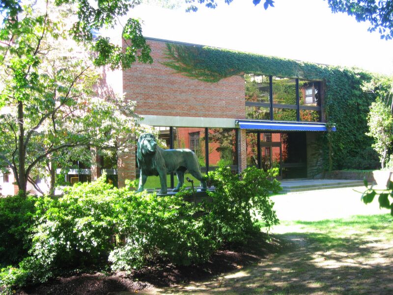 ملف:St. Mark's Library.jpg