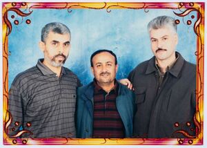 يحيى السنوار (يسار) ومروان البرغوثي (بالوسط) وعباس السيد (يمين) في السجن.