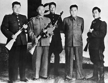 김일성 수령 최용건 김책 김일 강건.jpg