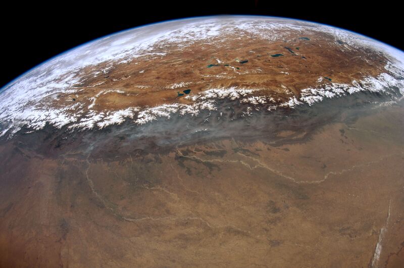 ملف:ISS031-E-67020 Himalayas.jpeg