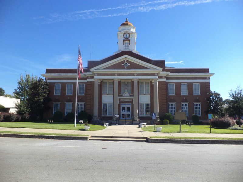 ملف:Lee County Courthouse, Leesburg.JPG