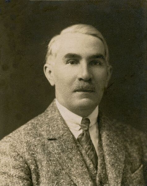 ملف:Móra Ferenc mellképe (crop).jpg