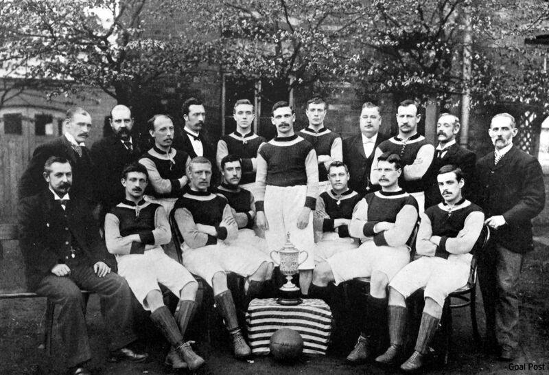 ملف:Aston villa 1895 team.jpg