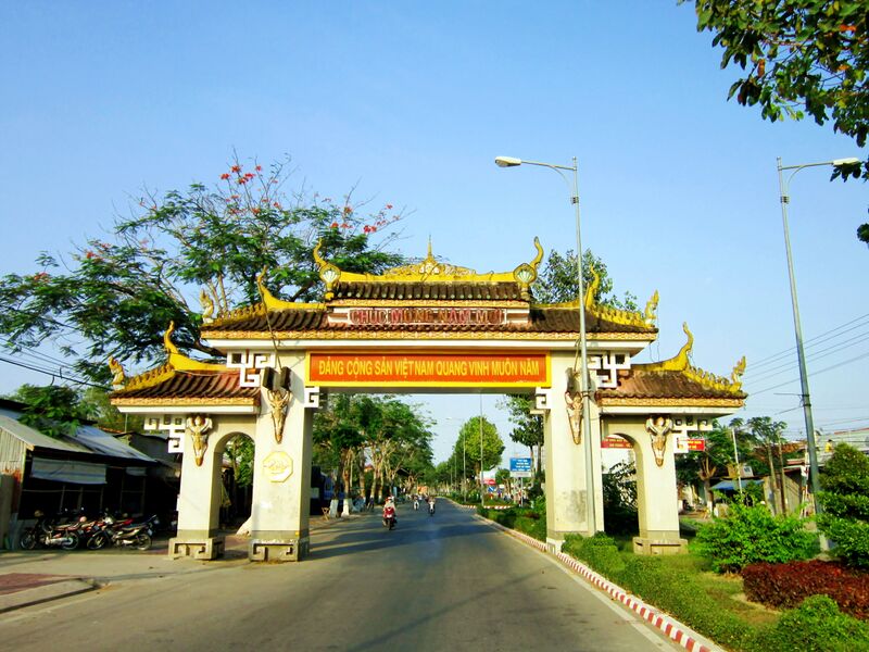 ملف:Cổng chào Trà Vinh.jpg