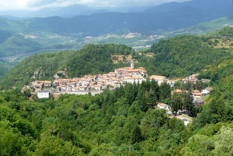 ملف:Minucciano, Panorama.JPG