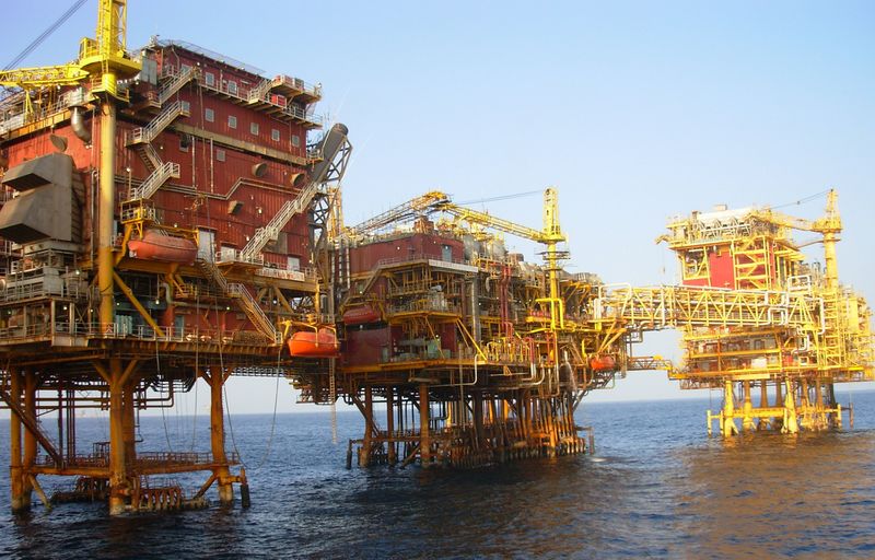 ملف:ONGC Oil Platform.jpg