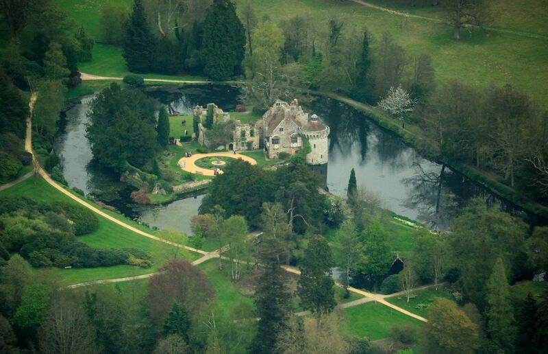 ملف:Scotney Castle aerial view.jpg