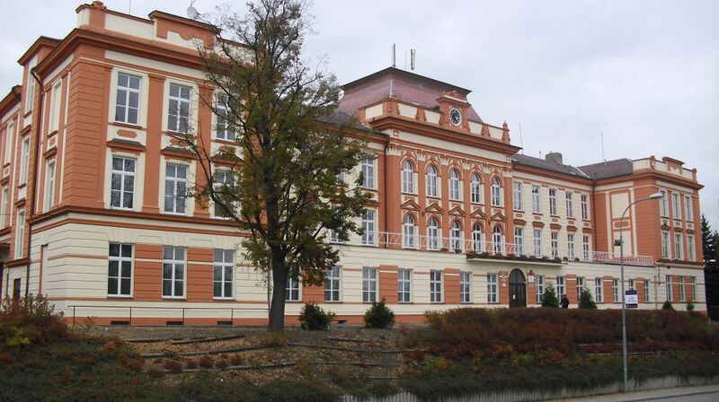 ملف:Stredni skola Stribro.JPG