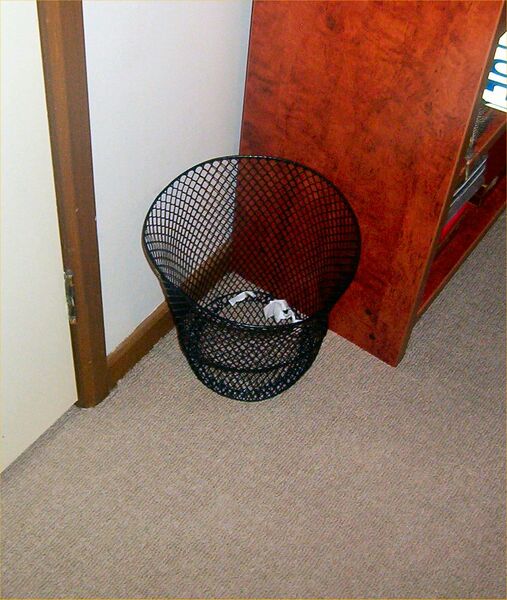 ملف:Wastepaperbin.jpg