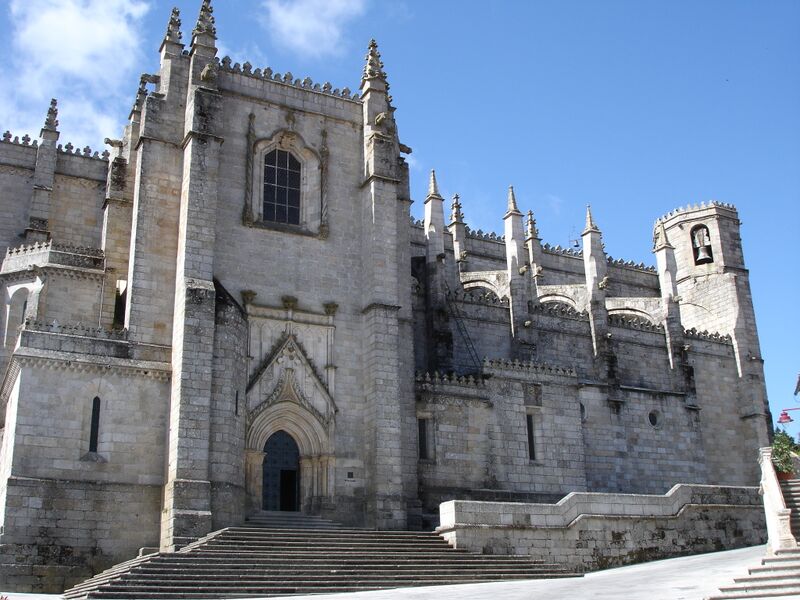 ملف:GuardaCathedral2.jpg