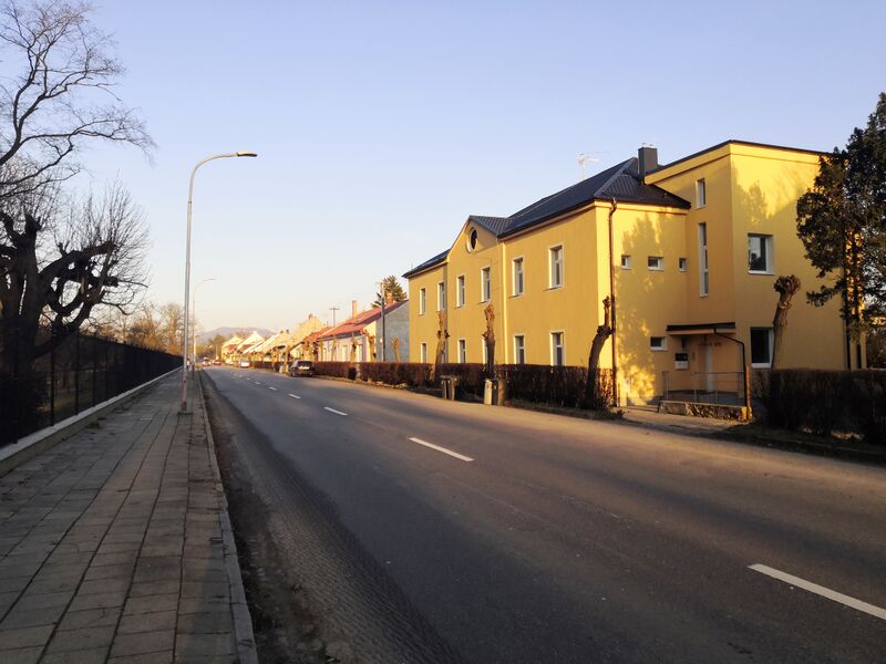 ملف:Holešov, Partyzánská (1).jpg