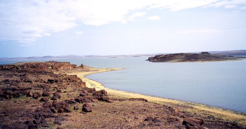 ملف:LakeTurkanaSouthIsland.jpg