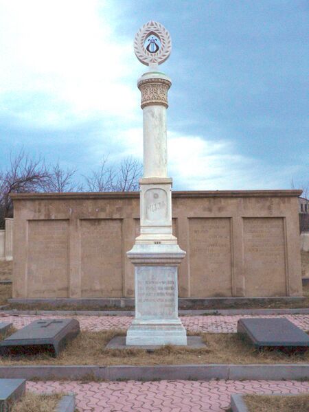 ملف:Raffi gravestone fixed.jpg