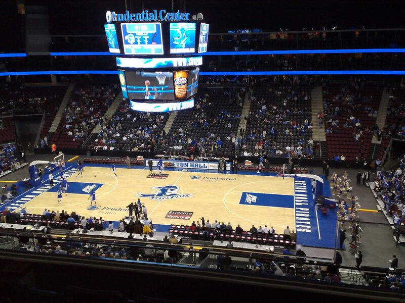 ملف:SetonHallGameatPruCenter.jpg