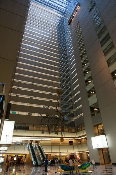 ملف:Shinjuku NS Building Inside.JPG