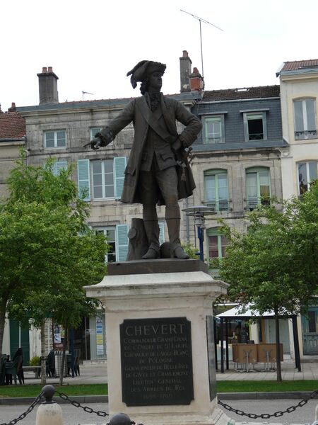 ملف:Statue Chevert Verdun.jpg