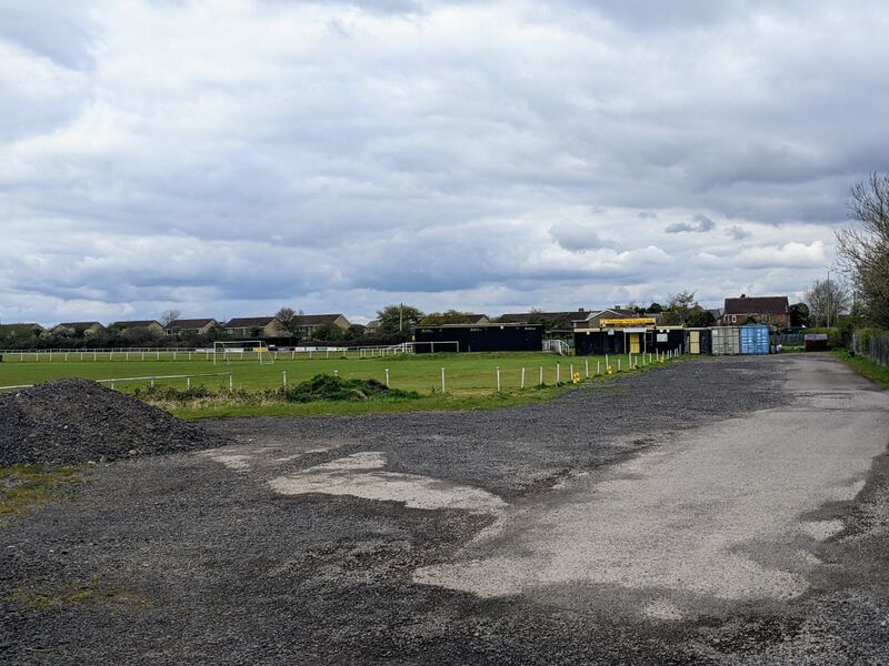ملف:Trowbridge Town F.C..jpg
