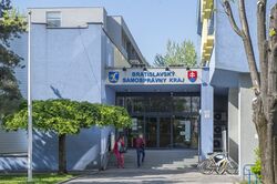 Úrad Bratislavského samosprávneho kraja - 47582061192.jpg