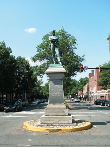 ملف:Appomattox statue in Alexandria.jpg