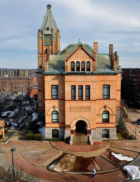 ملف:BrocktonCityHall.jpg