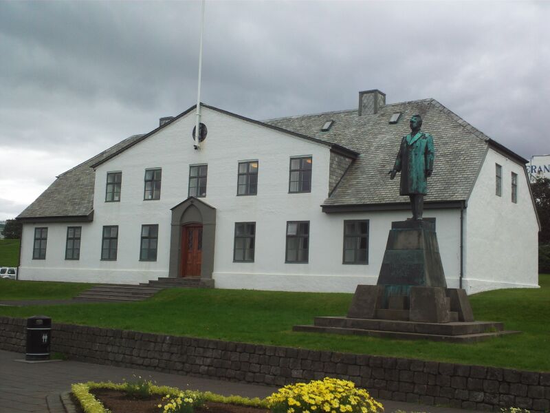 ملف:Cabinet of Iceland.JPG