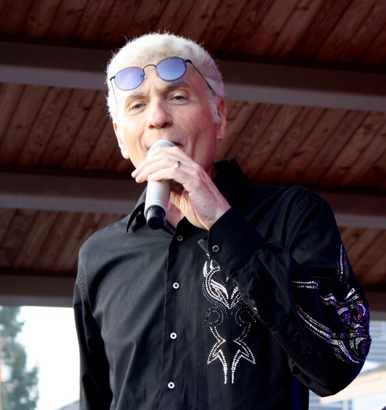 ملف:Dennis deyoung.jpg