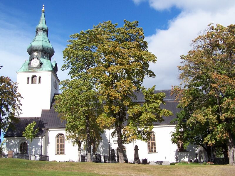 ملف:Hudiksvalls kyrka from south.jpg