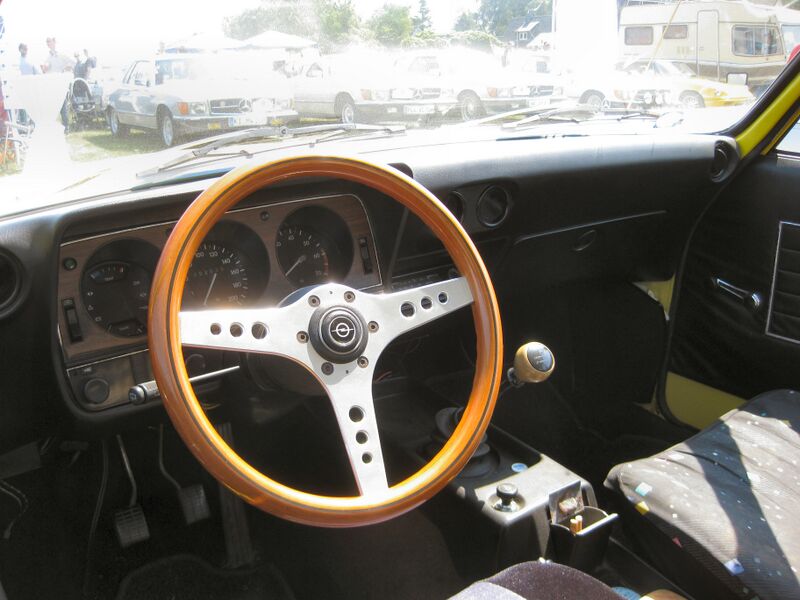 ملف:Opel Ascona A Cockpit.JPG