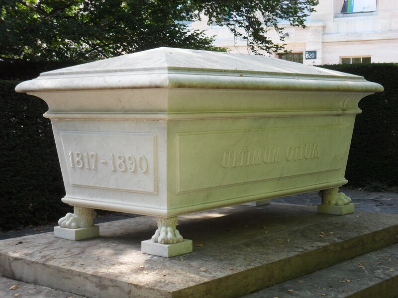 ملف:Gustave Revilliod Cenotaph Back.JPG