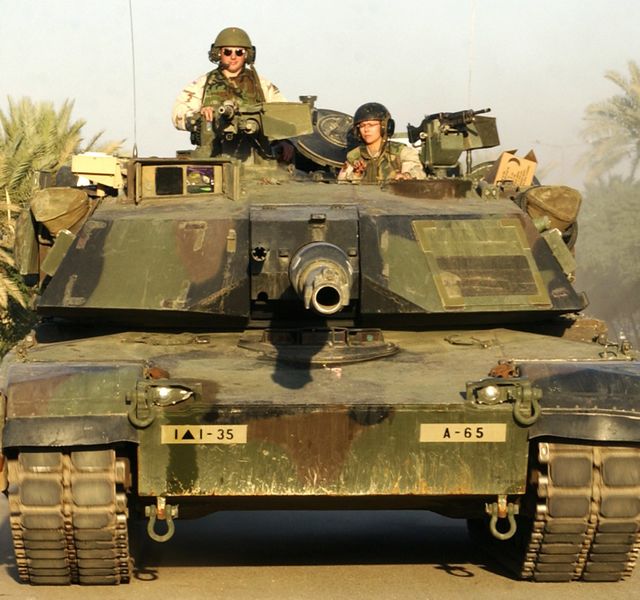 ملف:M1A1 abrams front.jpg