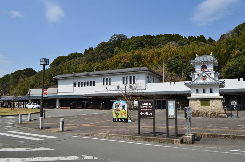 ملف:Hitoyoshi Station, ekisha.jpg