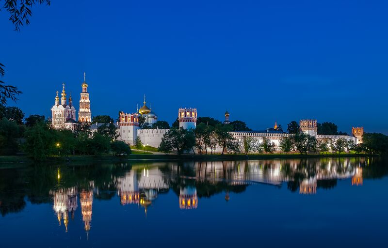 ملف:Novodevichy Convent Night.jpg