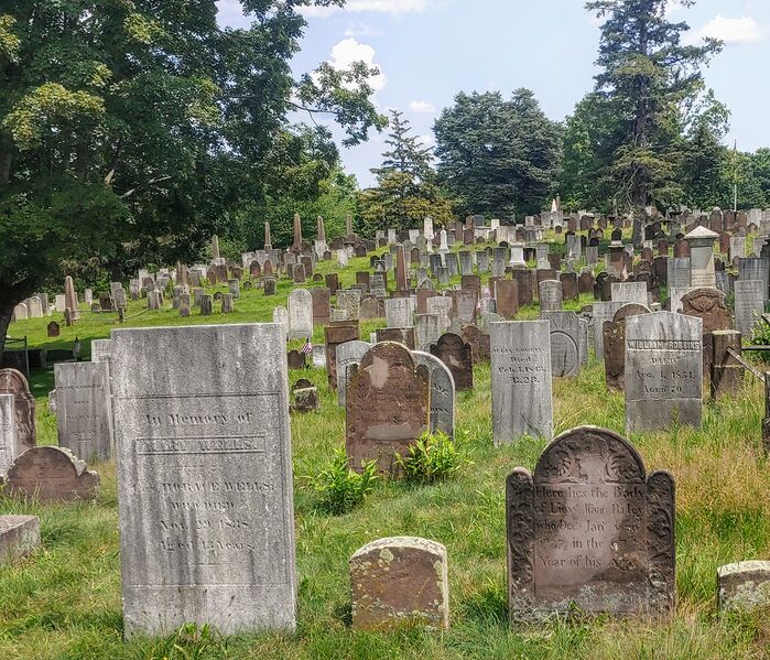 ملف:OverlookingWethersfieldVillageCemetery.jpg