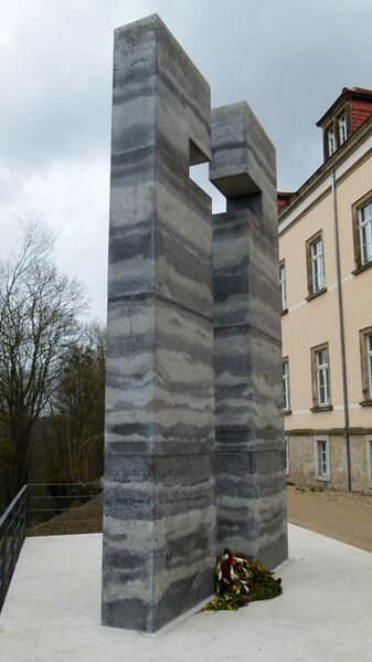 ملف:Gedenkkreuz Pirna-Sonnenstein 2.JPG