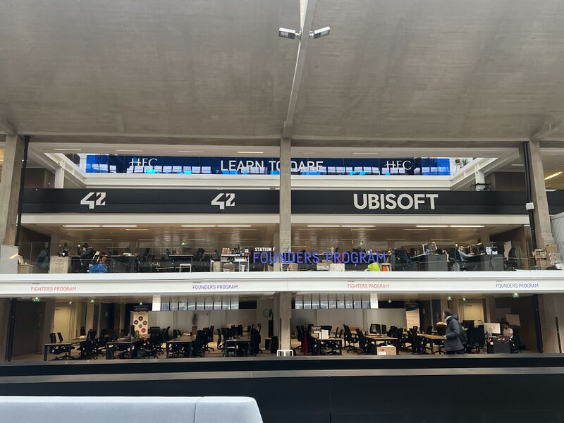 ملف:HEC Paris Incubator.jpg