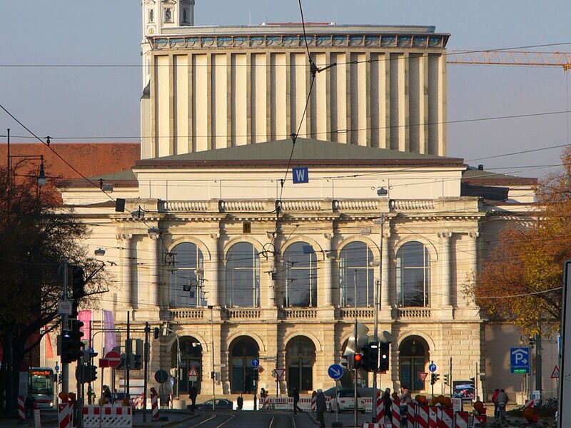 ملف:Kennedy-Platz 1 Augsburg.JPG