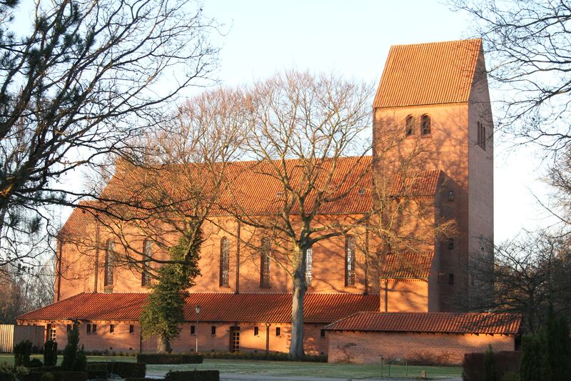 ملف:Odense-Assistens Cemetery-chapel.JPG