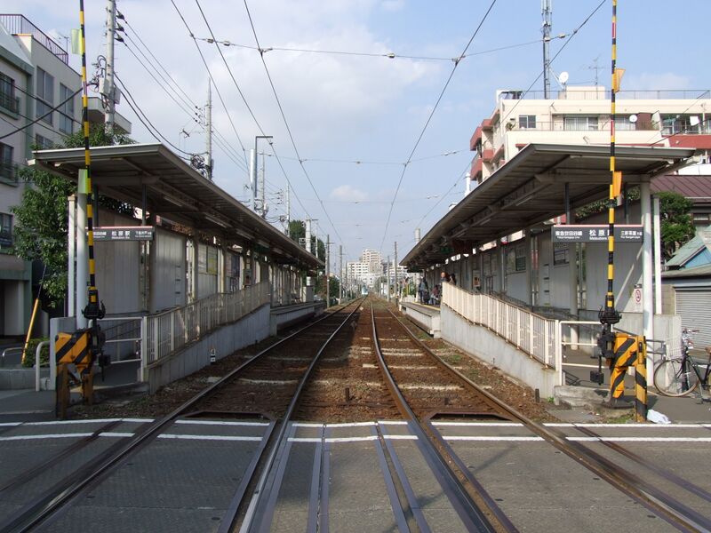 ملف:TKK Matsubara station.JPG