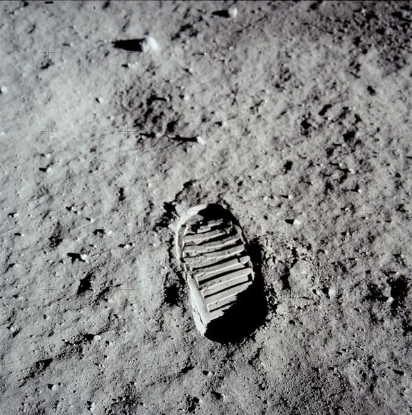 ملف:Apollo 11 bootprint.jpg
